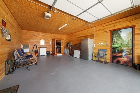 Custom Barndominium on 8 Acres Near Brownwood, Texas - image 33