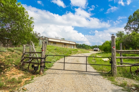 Custom Barndominium on 8 Acres Near Brownwood, Texas - image 2
