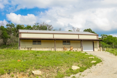 Custom Barndominium on 8 Acres Near Brownwood, Texas - image 11