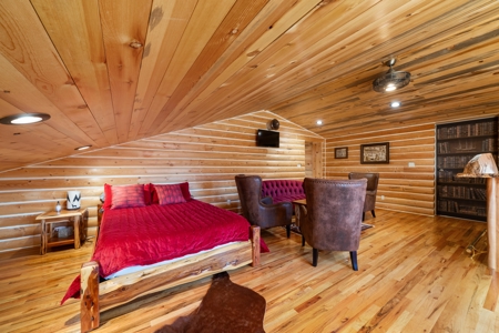 Custom Barndominium on 8 Acres Near Brownwood, Texas - image 27