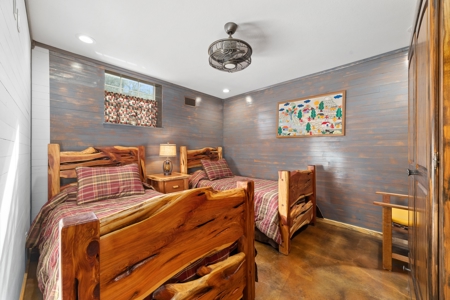 Custom Barndominium on 8 Acres Near Brownwood, Texas - image 22