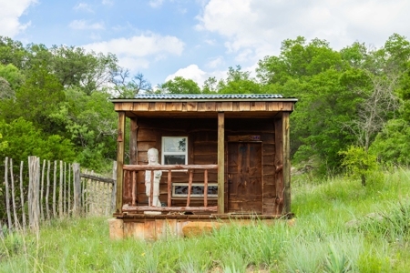 Custom Barndominium on 8 Acres Near Brownwood, Texas - image 14