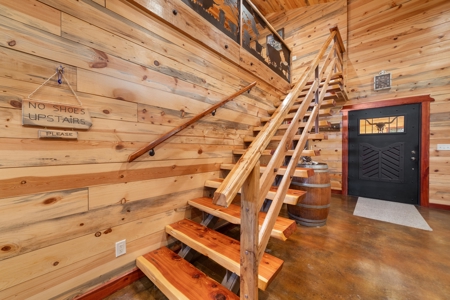 Custom Barndominium on 8 Acres Near Brownwood, Texas - image 24