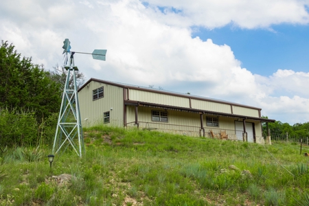 Custom Barndominium on 8 Acres Near Brownwood, Texas - image 9