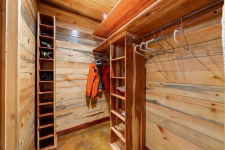 Custom Barndominium on 8 Acres Near Brownwood, Texas - image 21