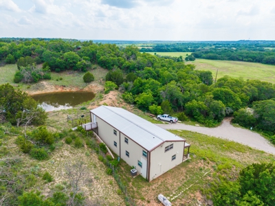 Custom Barndominium on 8 Acres Near Brownwood, Texas - image 7