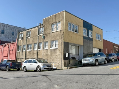 Maximum Cash Flow: Prime Five-Unit Property with Long-Term Tenant - image 1