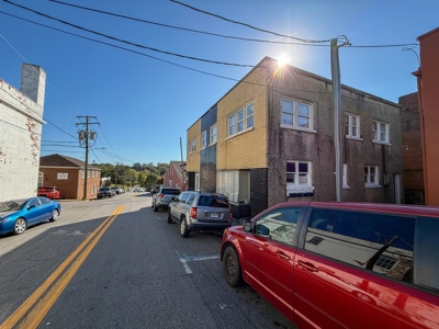 Maximum Cash Flow: Prime Five-Unit Property with Long-Term Tenant - image 2
