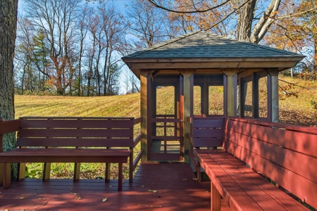 Charming Vermont Cape – Perfect Ski Getaway or Airbnb Gem! - image 41