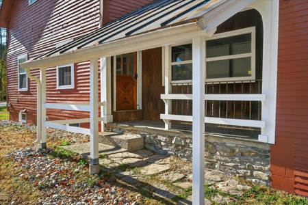 Charming Vermont Cape – Perfect Ski Getaway or Airbnb Gem! - image 5