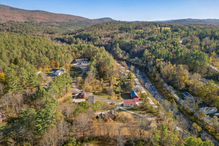 Charming Vermont Cape – Perfect Ski Getaway or Airbnb Gem! - image 47