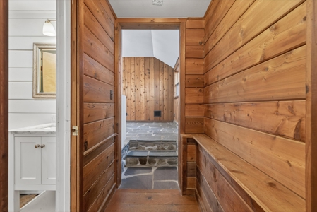 Charming Vermont Cape – Perfect Ski Getaway or Airbnb Gem! - image 22