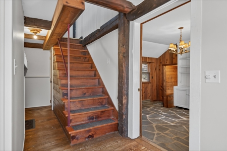 Charming Vermont Cape – Perfect Ski Getaway or Airbnb Gem! - image 27