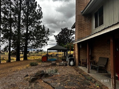 Charming Mountain Home on 40 Scenic Acres in Cedarville - image 4