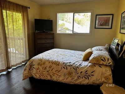 Charming Mountain Home on 40 Scenic Acres in Cedarville - image 22