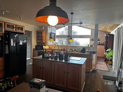 Charming Mountain Home on 40 Scenic Acres in Cedarville - image 25