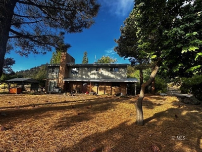 Charming Mountain Home on 40 Scenic Acres in Cedarville - image 8