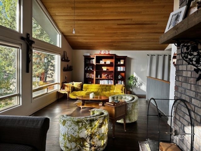 Charming Mountain Home on 40 Scenic Acres in Cedarville - image 28