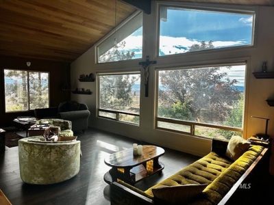 Charming Mountain Home on 40 Scenic Acres in Cedarville - image 23