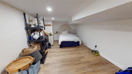 Updated 2-Bedroom Home in Sarnia, Ontario - image 18