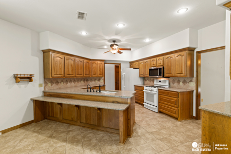 Country home & 64 acres, shop, barn, custom home & guest house - image 5