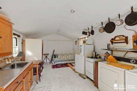 Country home & 64 acres, shop, barn, custom home & guest house - image 28