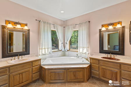Country home & 64 acres, shop, barn, custom home & guest house - image 9