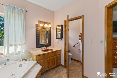 Country home & 64 acres, shop, barn, custom home & guest house - image 10