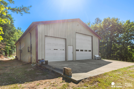 Country home & 64 acres, shop, barn, custom home & guest house - image 31