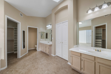 Ahwatukee Foothills Home for Sale with Pool & Mountain Views - image 9