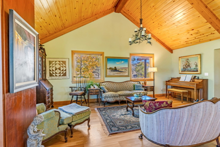 Large 2 Story Home for Sale on 35.76 Acres - image 5