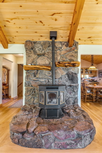 Large 2 Story Home for Sale on 35.76 Acres - image 6