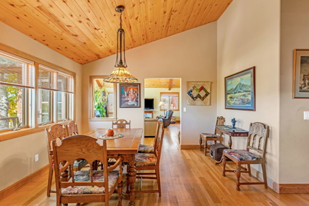 Large 2 Story Home for Sale on 35.76 Acres - image 10