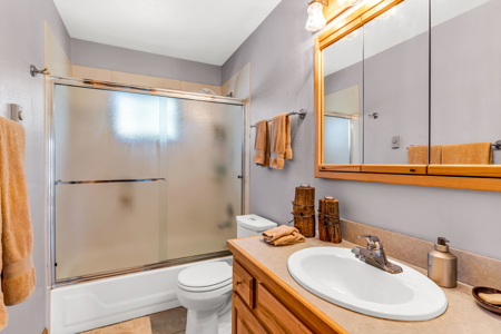 Large 2 Story Home for Sale on 35.76 Acres - image 16