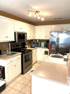 Charming 3-bedroom home in Parkway Place - image 9