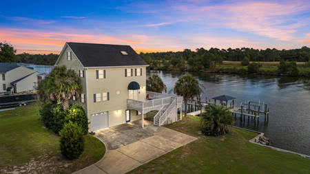 Boater's Dream Home on the Crystal Coast - image 1