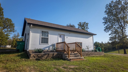 Country Home and Acreage for sale in the Arkansas Ozarks - image 17