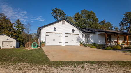 Country Home and Acreage for sale in the Arkansas Ozarks - image 11