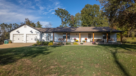 Country Home and Acreage for sale in the Arkansas Ozarks - image 4