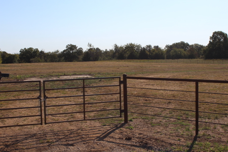 10 Acres with New Perimeter Fencing and Pipe Entrance - image 4