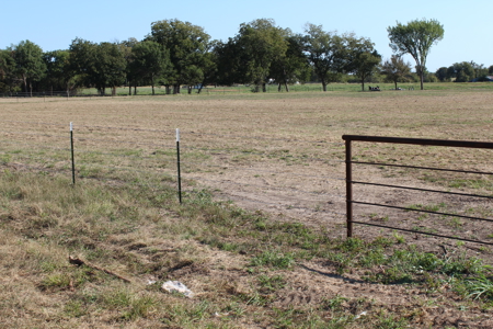 10 Acres with New Perimeter Fencing and Pipe Entrance - image 2