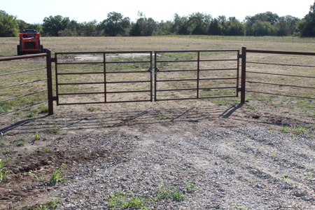 10 Acres with New Perimeter Fencing and Pipe Entrance - image 1