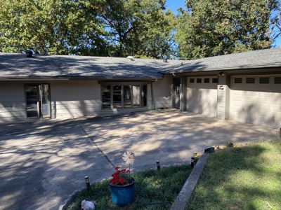 Your Dream Family Home with Pool on Nearly 7 Acres - image 8