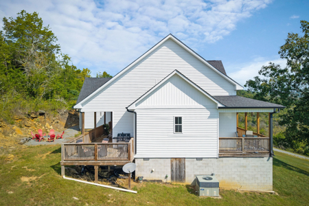 This exquisite custom home showcases luxury design and more! - image 4