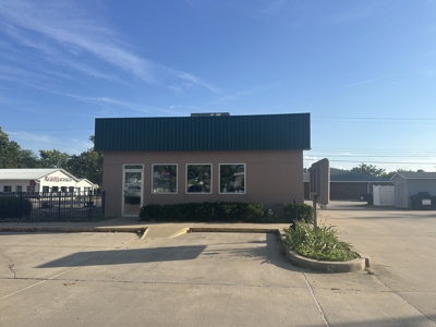 Commercial Property, Prime Location in Kahoka, MO - image 2