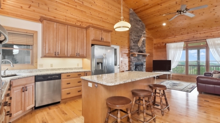 Private Luxury Home on 23 Acres with Views & Spa - image 6