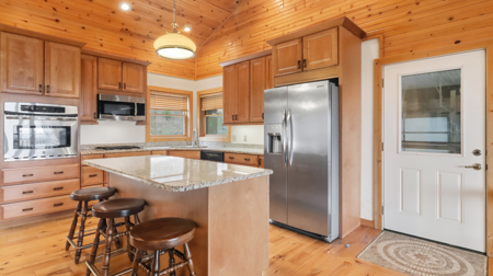 Private Luxury Home on 23 Acres with Views & Spa - image 7