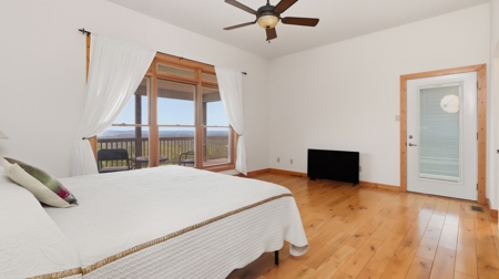 Private Luxury Home on 23 Acres with Views & Spa - image 9