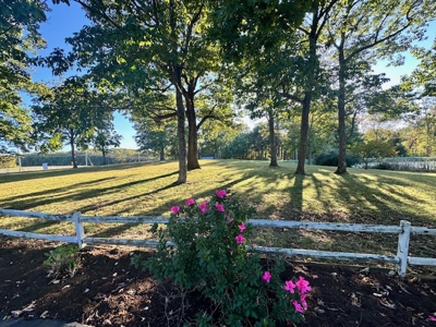 Beautiful Lakefront 3-bedroom 2.5-bath brick home. - image 5