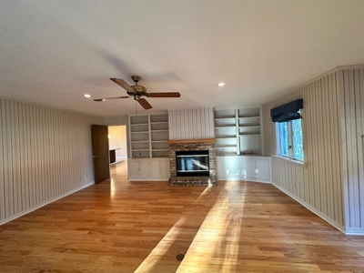 Beautiful Lakefront 3-bedroom 2.5-bath brick home. - image 14